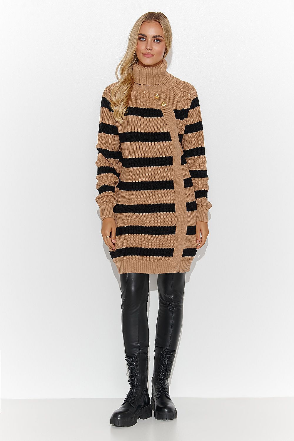 Rollkragenpullover model 187972 Makadamia