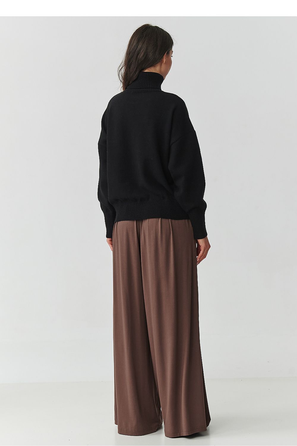 Rollkragenpullover model 217395 Makadamia