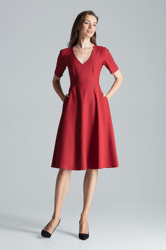 Feminines Business Midikleid mit Herzausschnitt