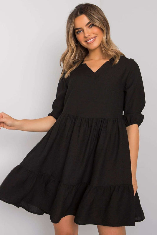 Kleid mit Rüschensaum und Dreiviertelärmeln