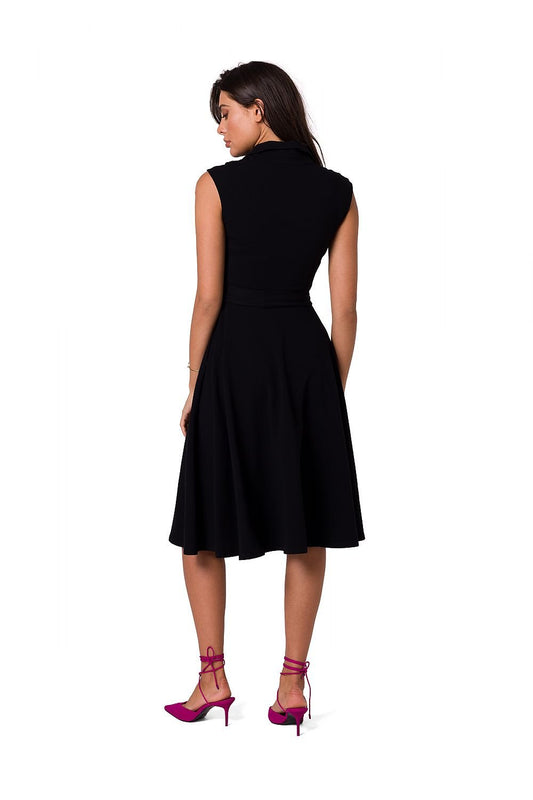Ärmelloses Midikleid mit Kragen und ausgestelltem Rock