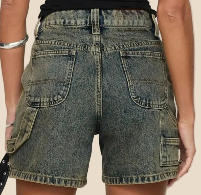Khakifarbene High-Waist Denim-Shorts für Damen im Washed-Look mit großen aufgesetzten Seitentaschen