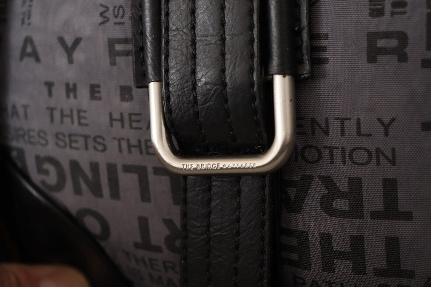 Wayfarer Damen Crossbody Tasche Stoff Grau