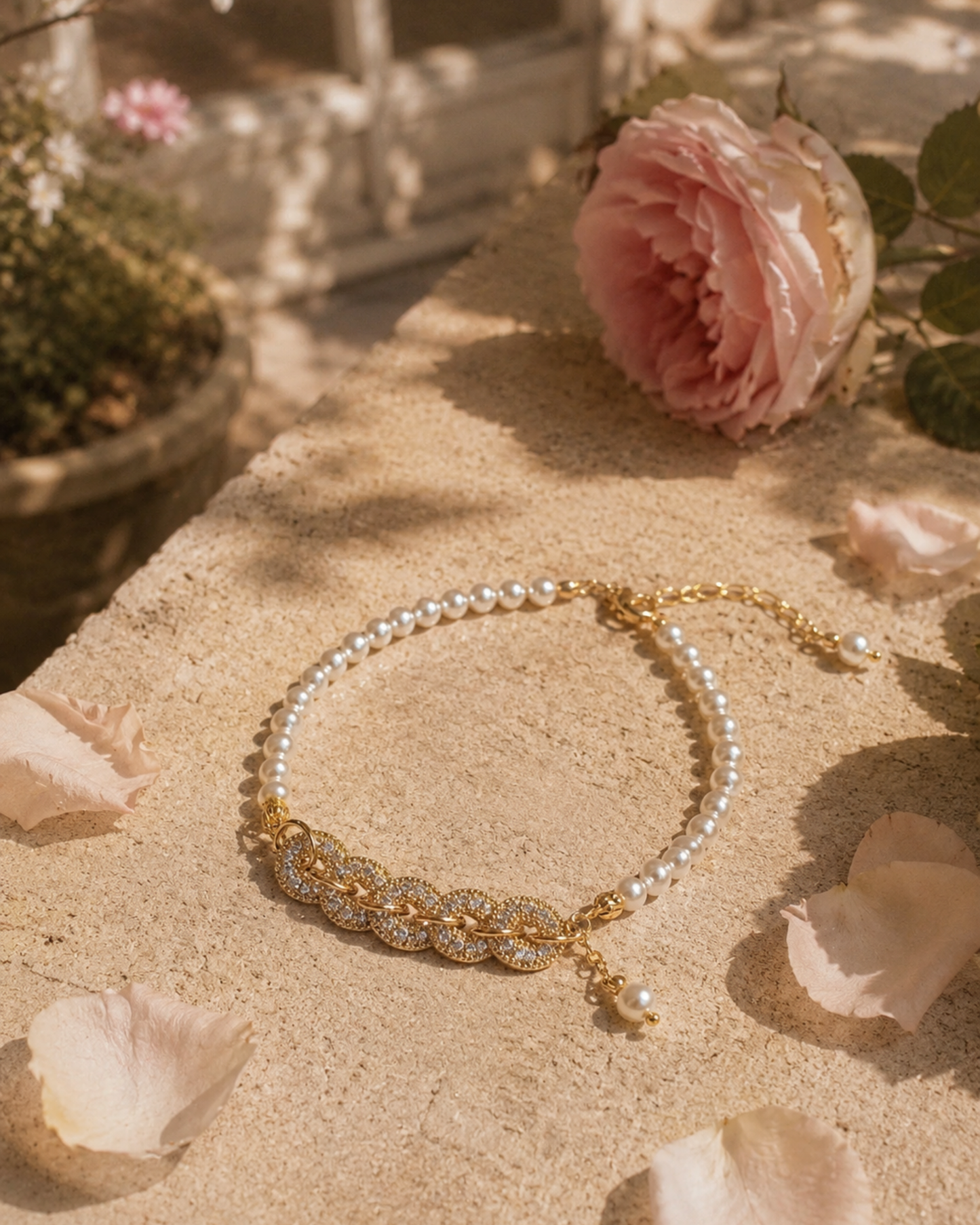 18K vergoldetes Damen Perlenarmband mit Coin-Anhängern