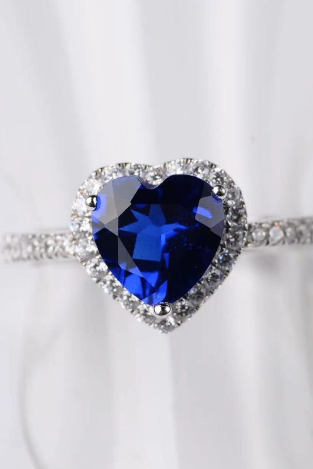 Damen Ring Herz mit 2 Karat Moissanit und Zirkon-Akzentsteinen aus 925 Sterling Silber