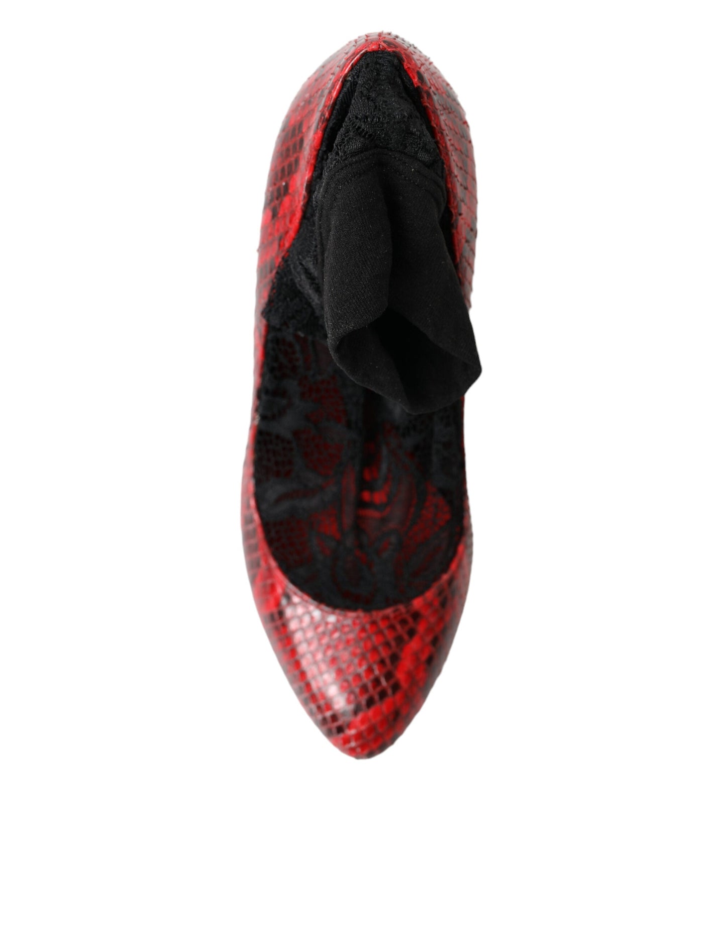 Dolce & Gabbana Pumps aus Ayers-Leder in Rot mit Spitzenstrümpfen