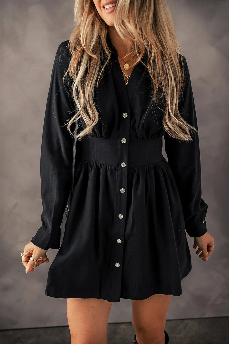 Damen Minikleid mit Knopfleiste, Raffung und langen Ärmeln