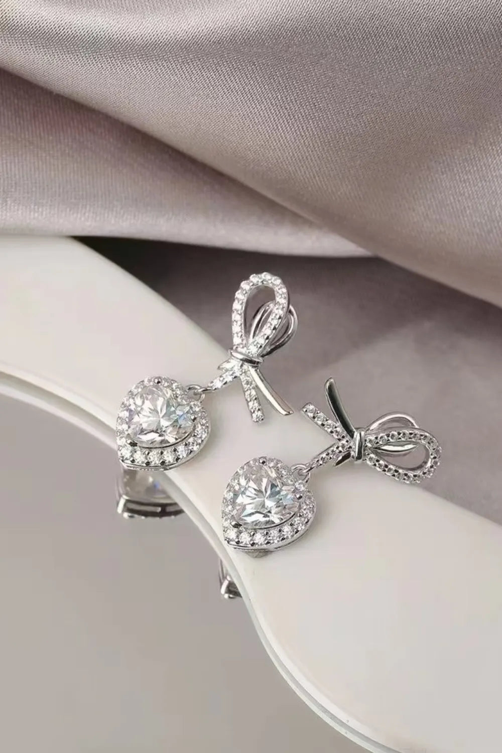 Damen Ohrstecker Herz mit 2 Karat Moissanit aus 925 Sterling Silber