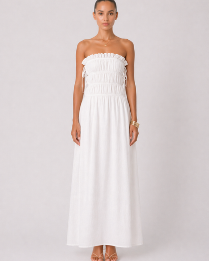 Trägerloses Maxikleid mit gesmoktem Oberteil
