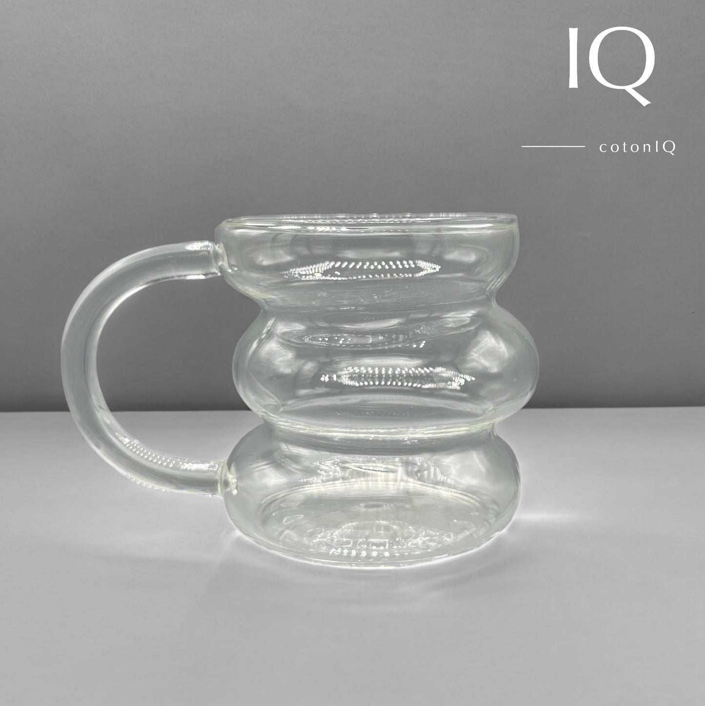 Designer-Glastasse mit Henkel für Heiß- und Kaltgetränke – transparent – 450 ml