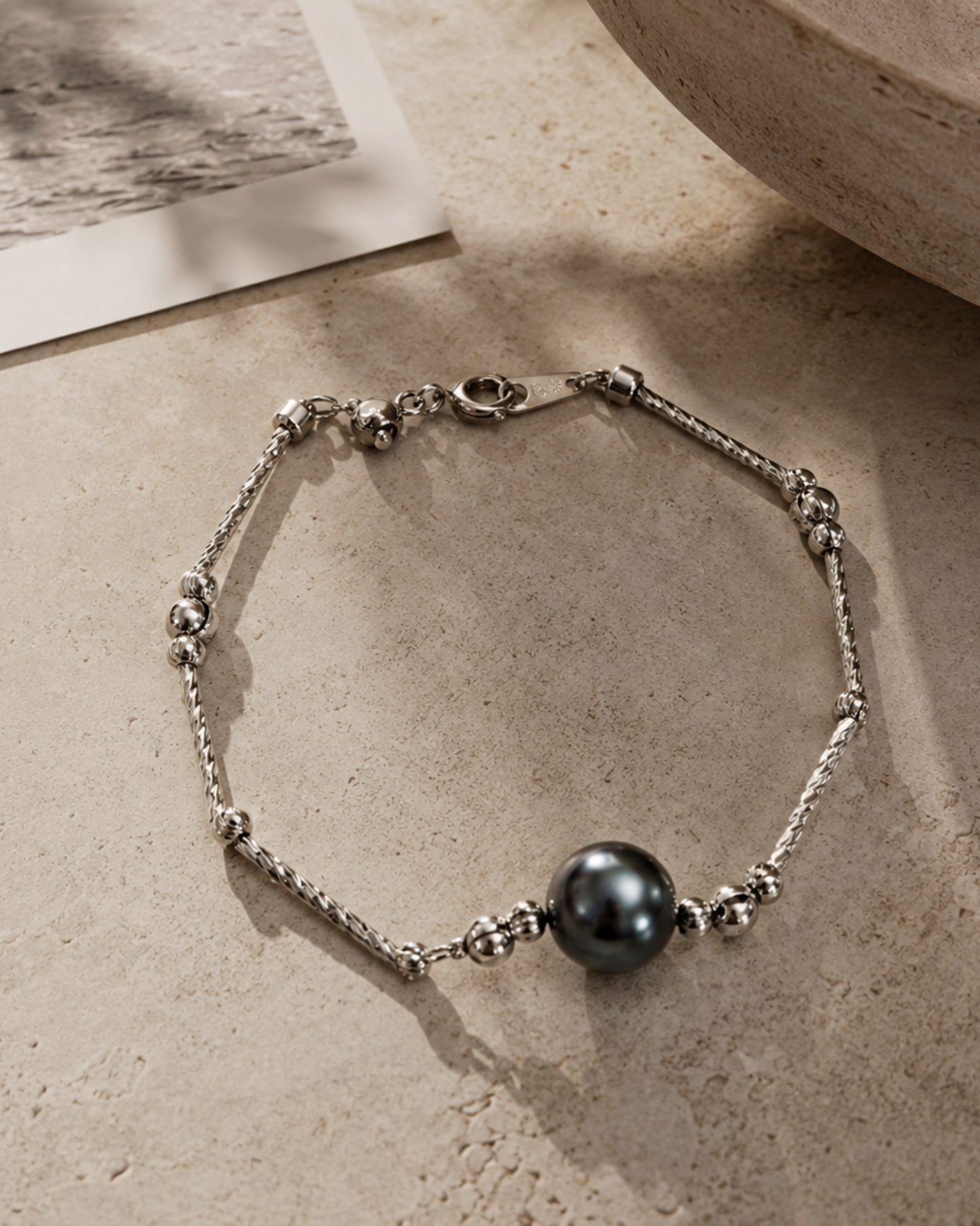 Minimalistisches Damen Armband mit Perlenakzent und Sterling Silber