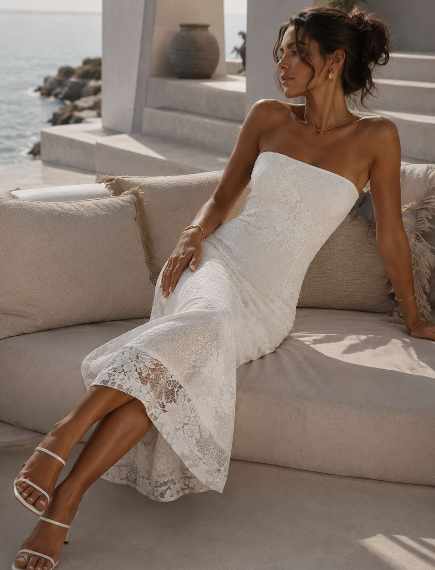 Damen Spitzenkleid Midi trägerlos mit floraler Spitze