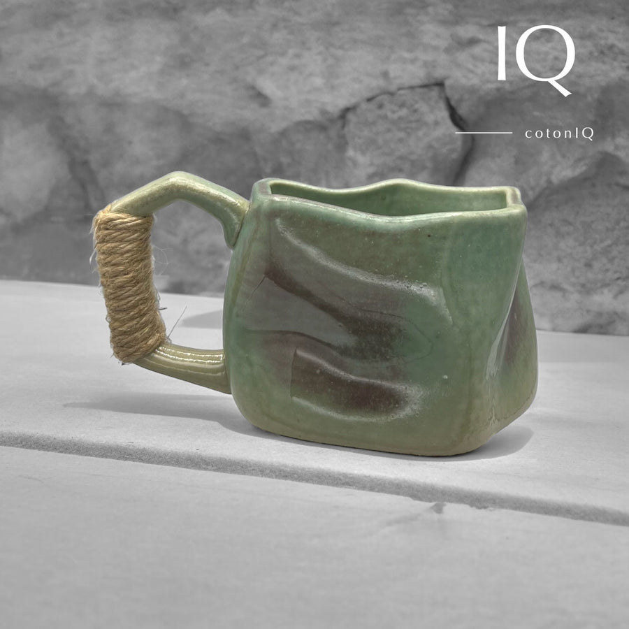 Handgefertigte Keramiktasse – Rustikales Unikat – Grün und Lilatöne –  230 ml