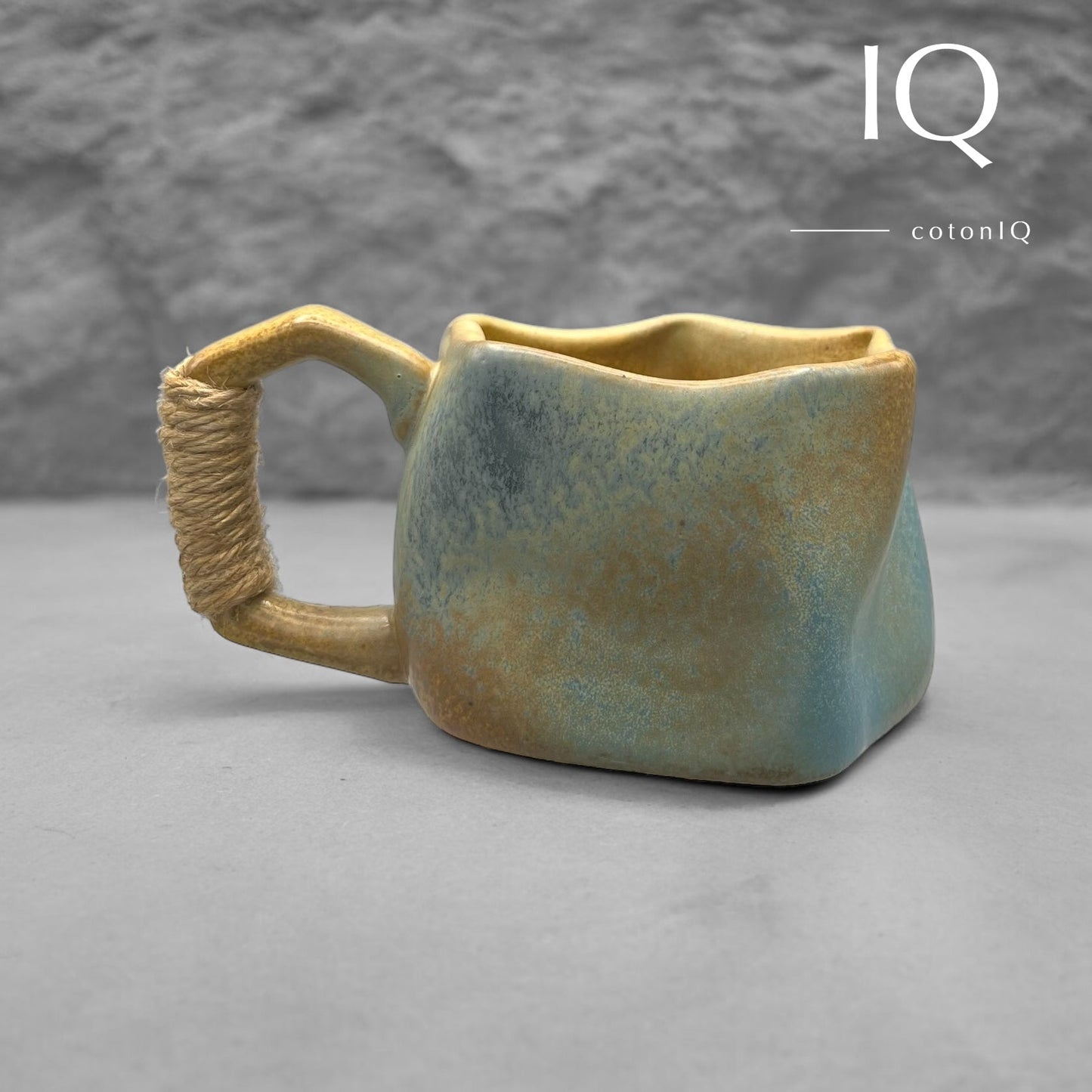 Handgefertigte Keramiktasse – Rustikales Unikat – Blau- und Erdtöne –  230 ml