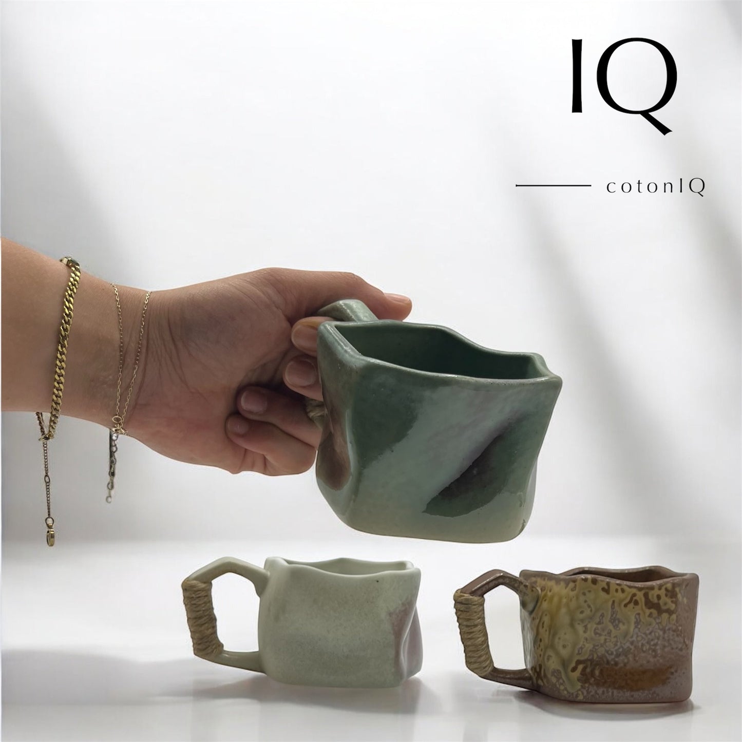 Handgefertigte Keramiktasse – Rustikales Unikat – Blau- und Erdtöne –  230 ml