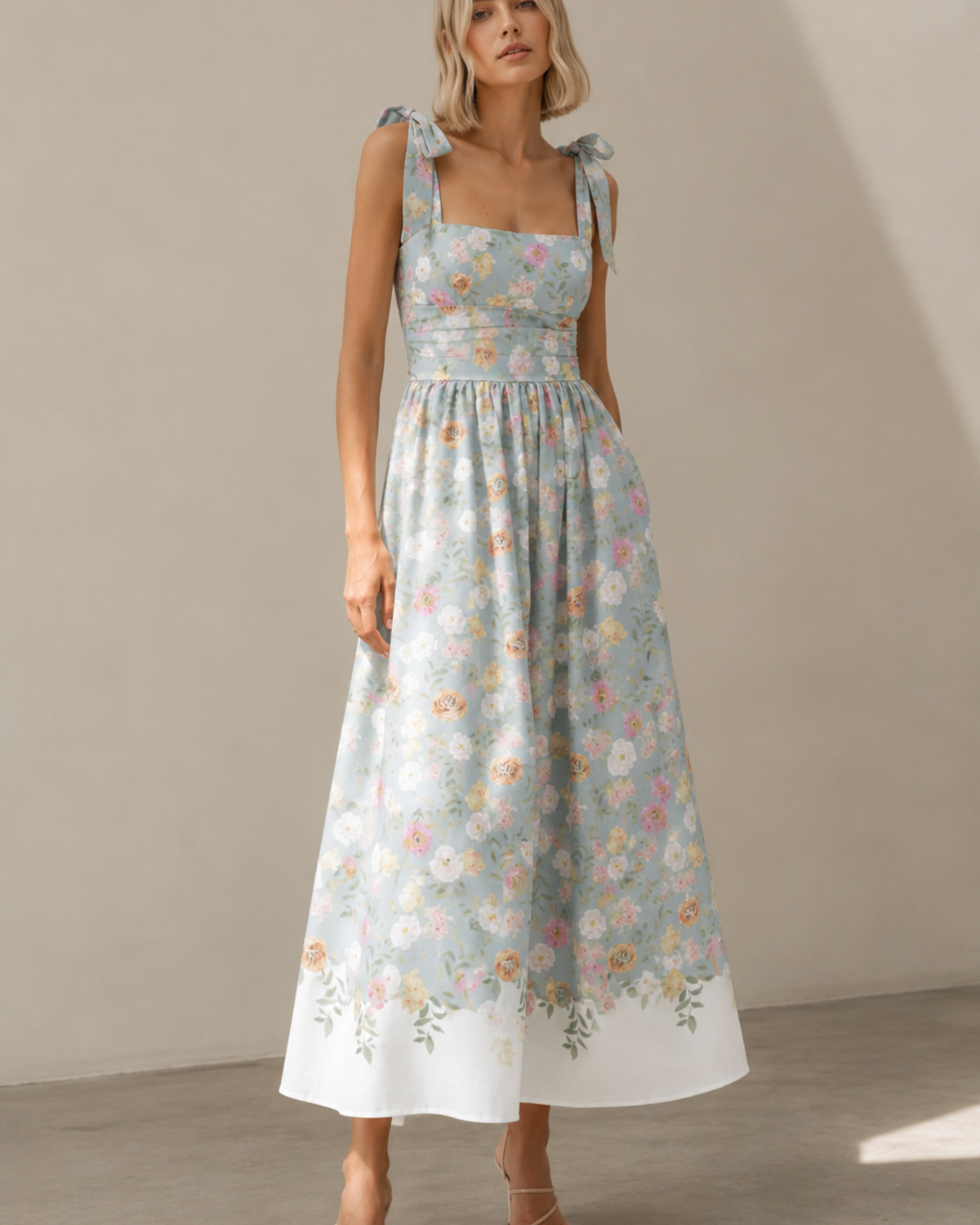 Midi-Kleid mit Raffungen und Bindeträgern