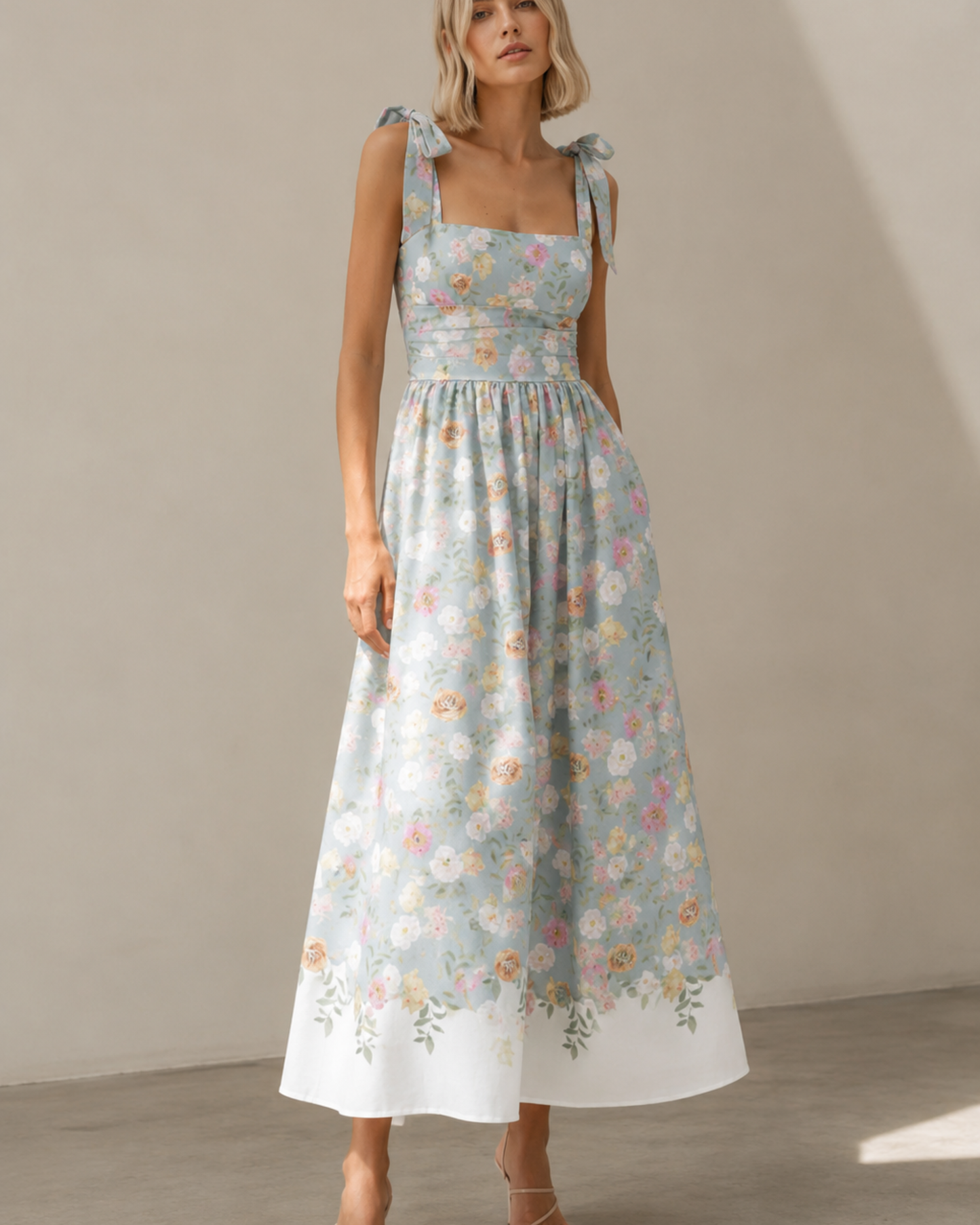 Midi-Kleid mit Raffungen und Bindeträgern