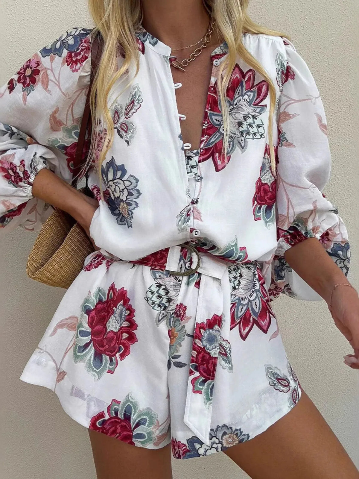 Kurzer Damen Jumpsuit in Layer-Optik mit floralem Print