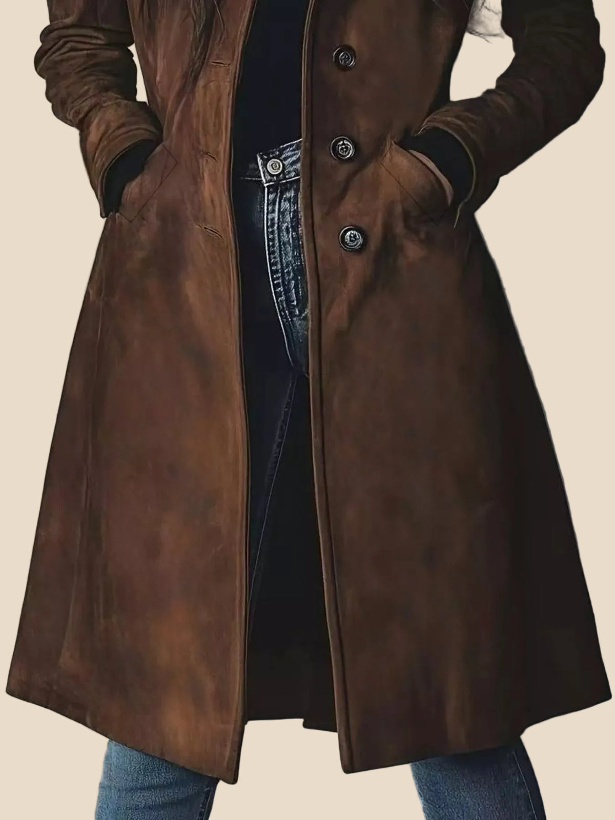 Brauner Damenmantel im Trenchcoat-Stil mit langen Ärmeln und klassischer Knopfleiste