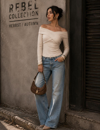 Criss-Cross Off-Shoulder Top für Damen kombiniert mit Jeans für den Herbst