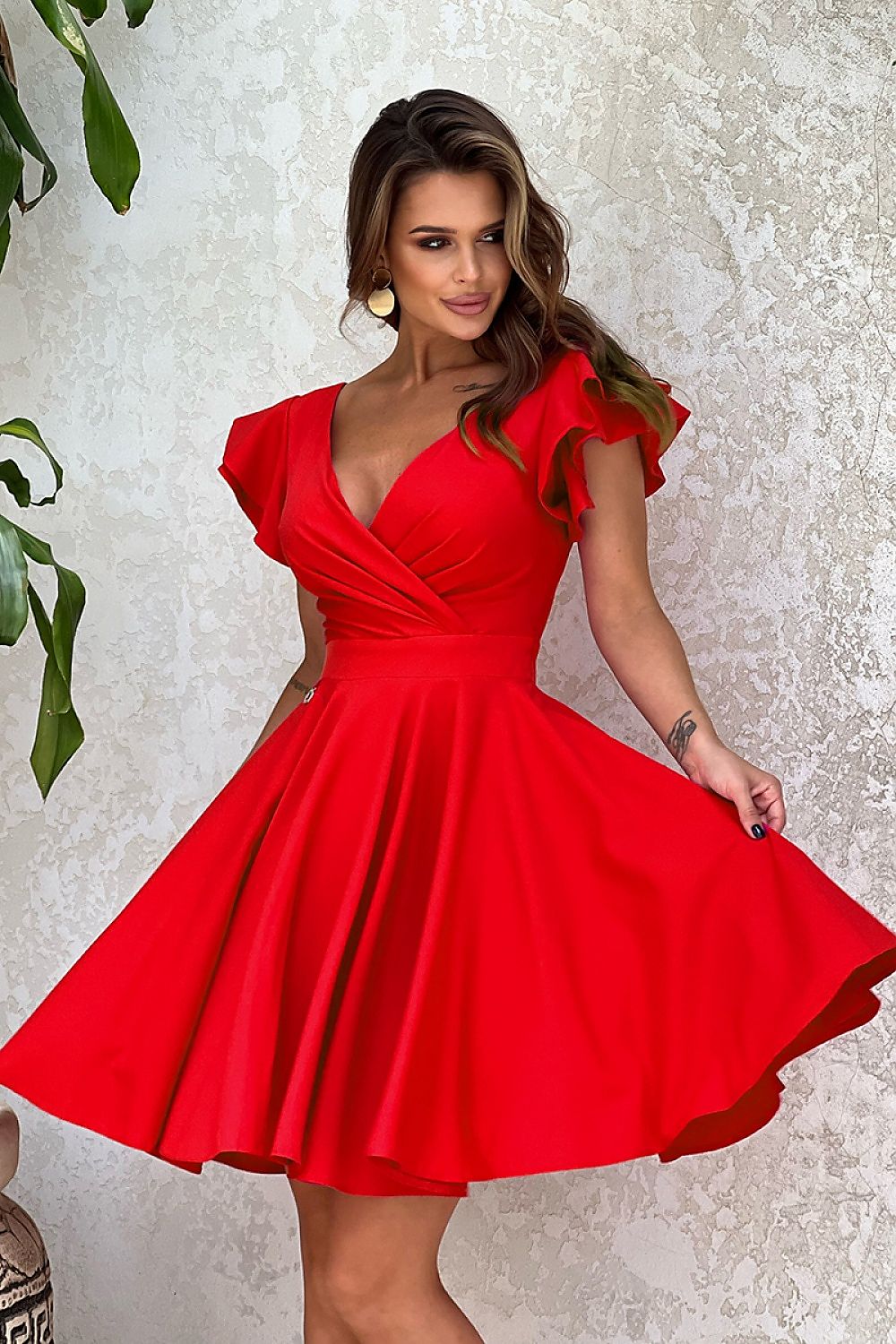 Cocktailkleid mit Rüschenärmeln und betonter Taille