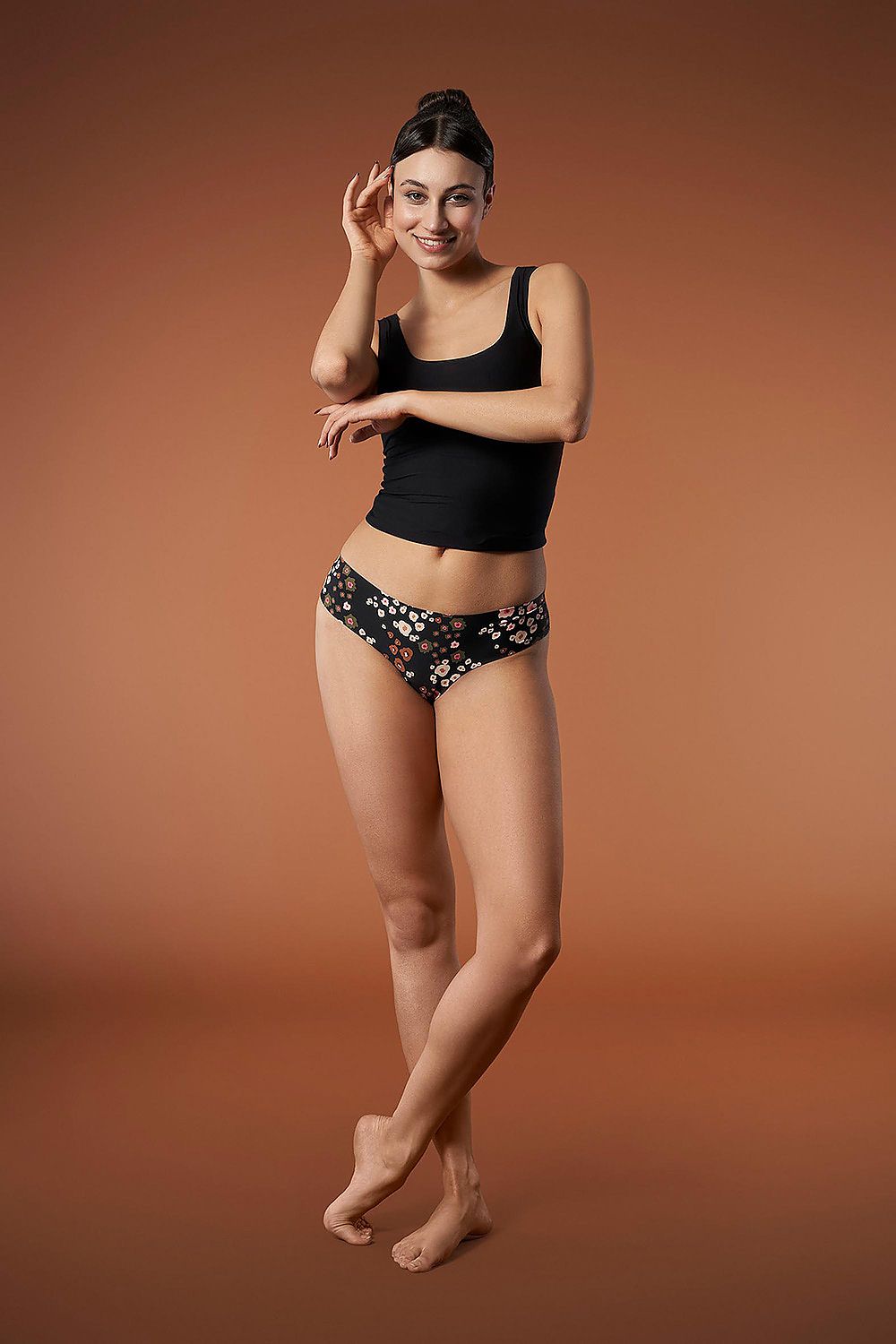 Brasilianischer Slip mit Spitzenrücken und floralem Muster