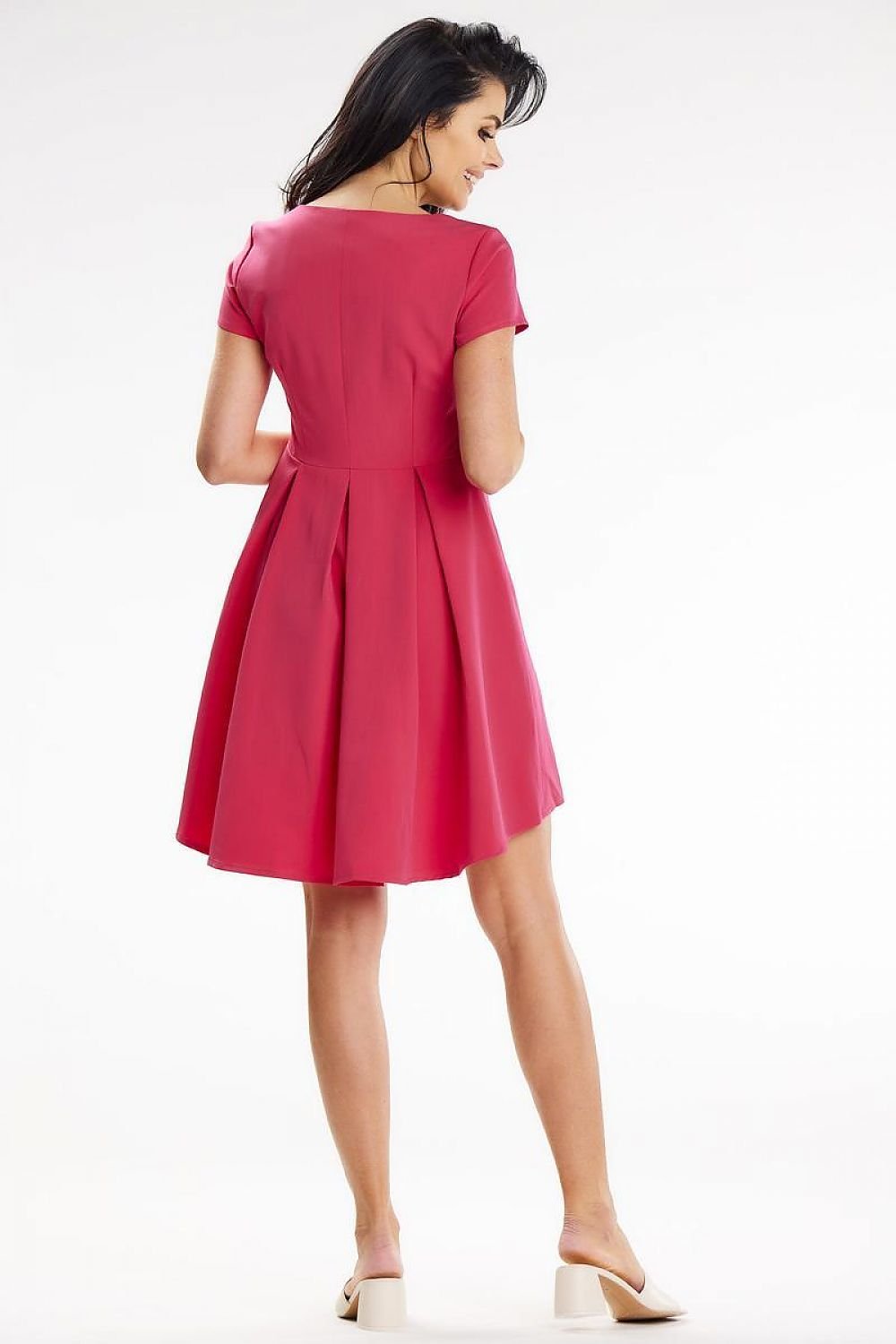 Trapez-Minikleid mit Rundhalsausschnitt und kurzen Ärmeln