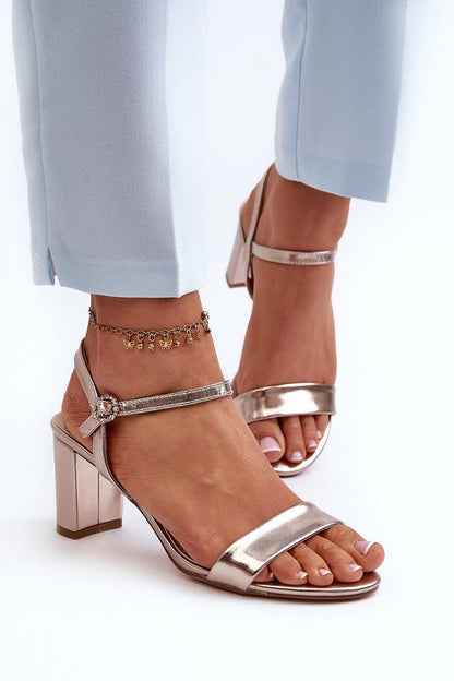 Sandalen mit Absatz | Step in style