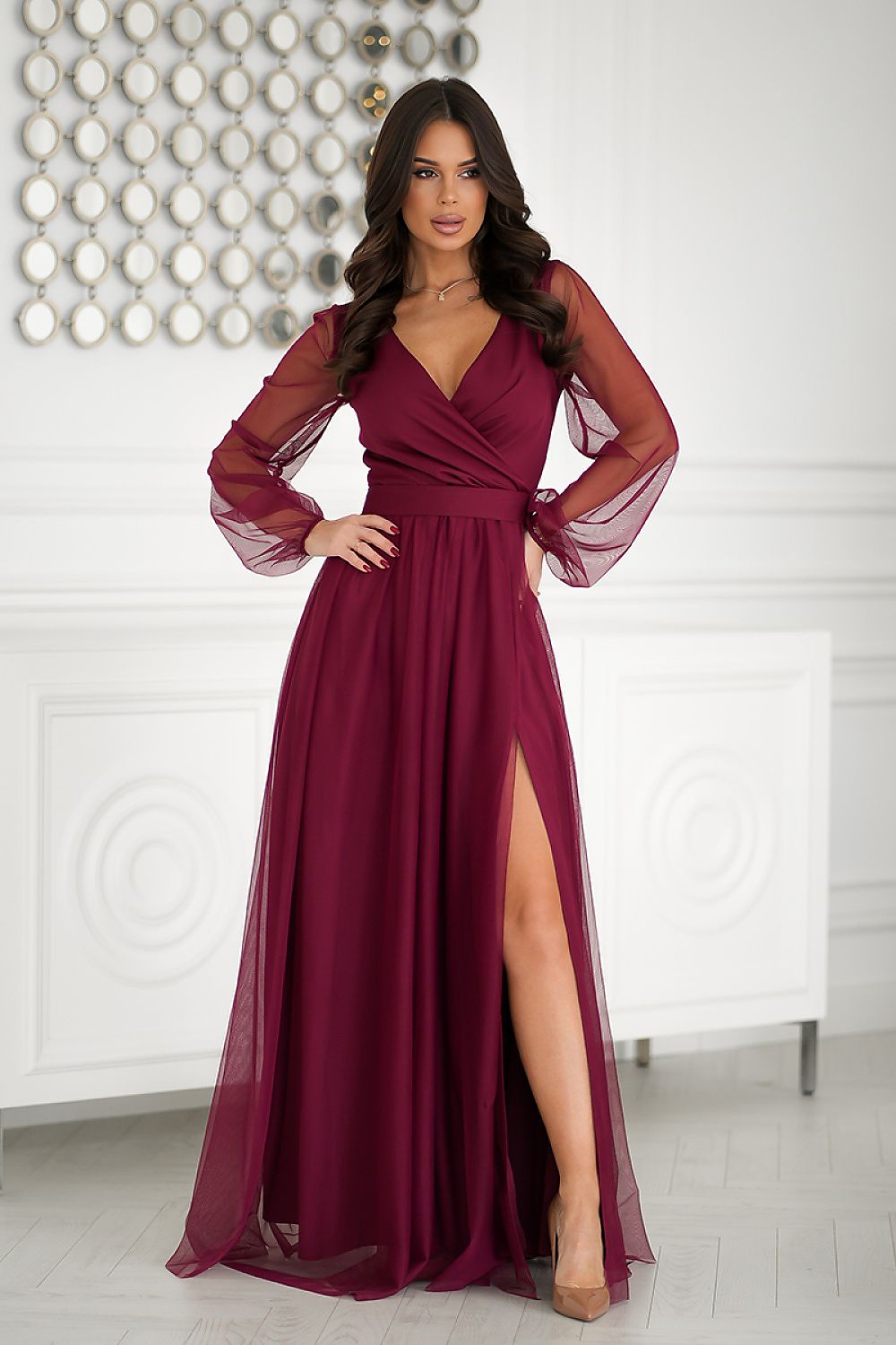 Abendkleid mit langen Ärmeln und Beinschlitz