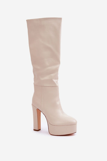 Stiefel mit Absätzen | Step in style