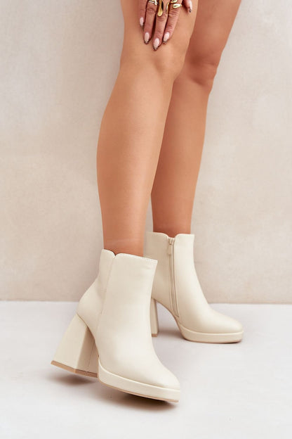 Stiefeletten mit Absatz | Step in style