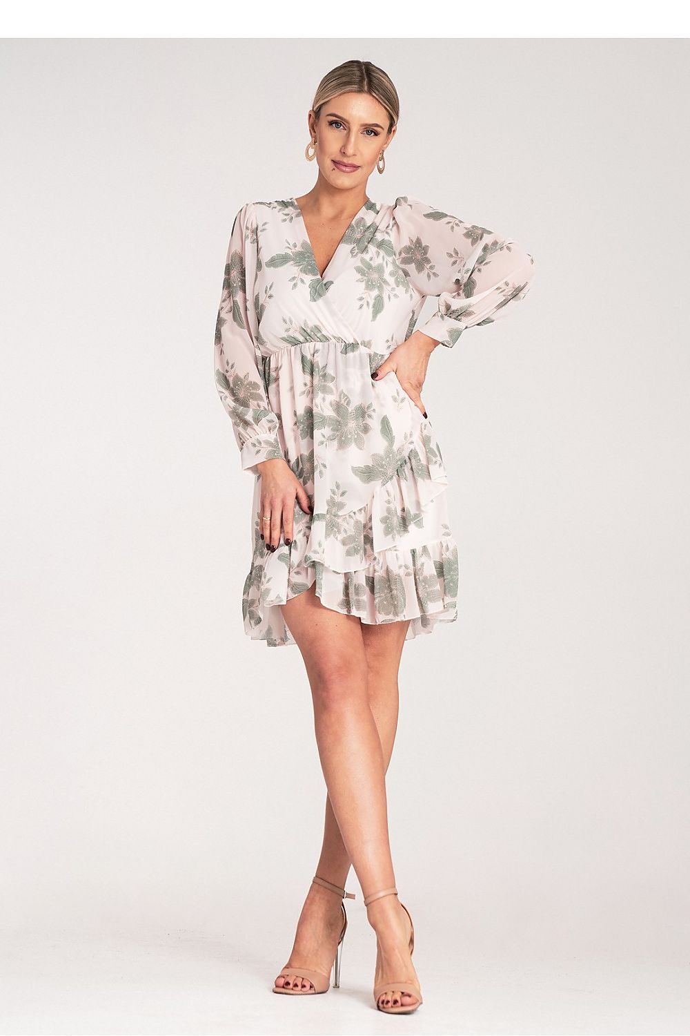 Romantisches feminines Sommerkleid mit Blumenmuster