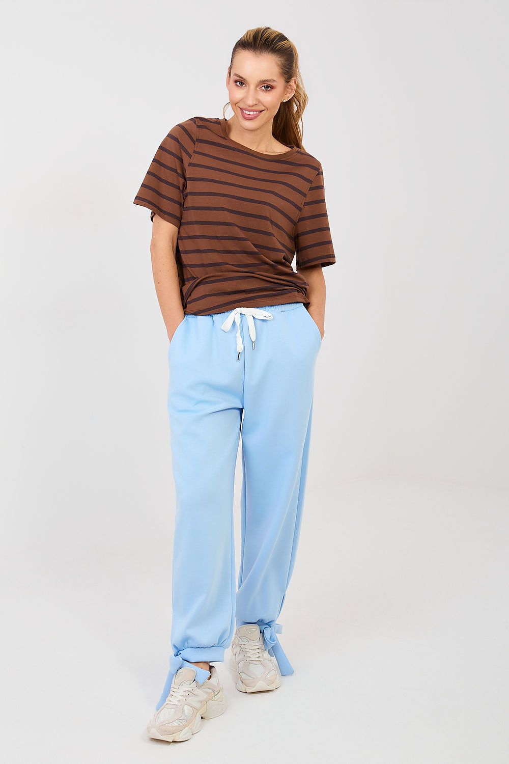  Sportanzug Hosen model 223469 Italy Moda 