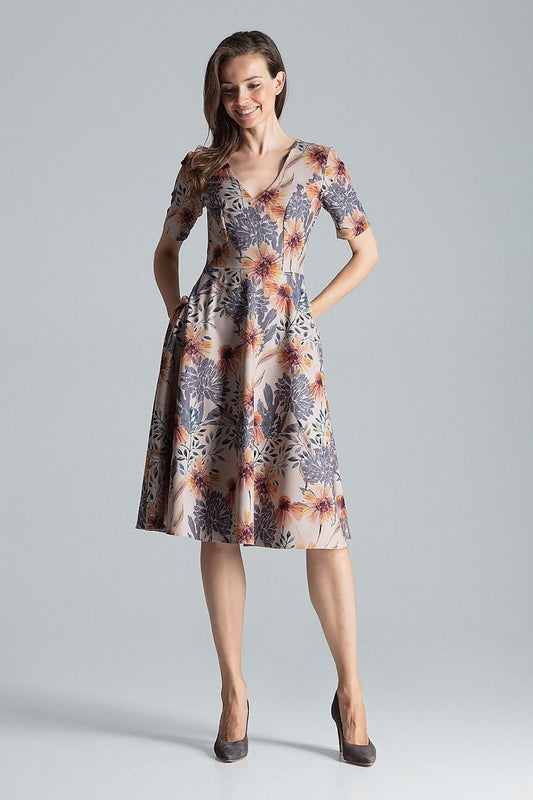 Businesskleid mit Herzausschnitt und ausgestelltem Rock