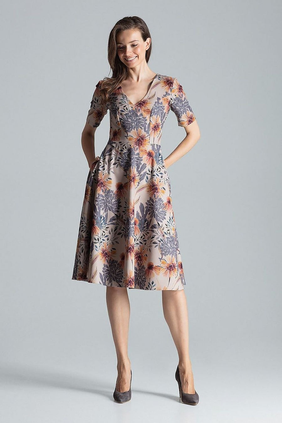 Feminines Business Midikleid mit Herzausschnitt