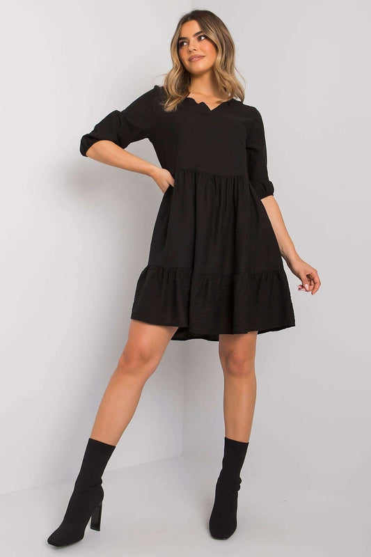 Kleid mit Rüschensaum und Dreiviertelärmeln