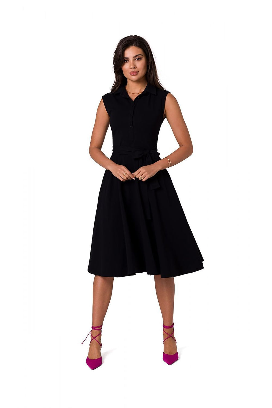 Ärmelloses Midikleid mit Kragen und ausgestelltem Rock