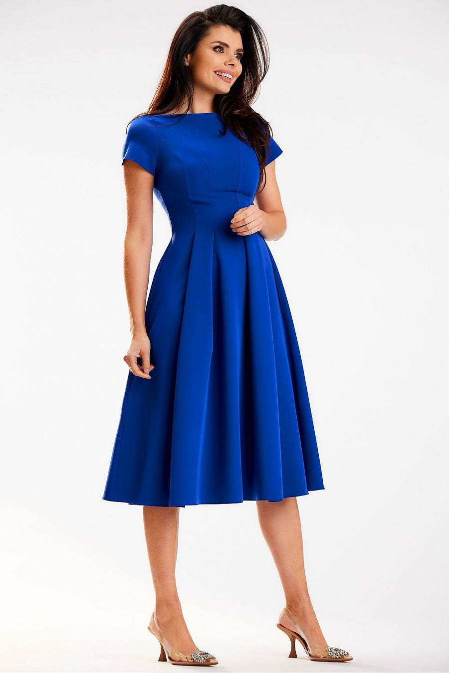 Klassisches Businesskleid mit kurzen Ärmeln