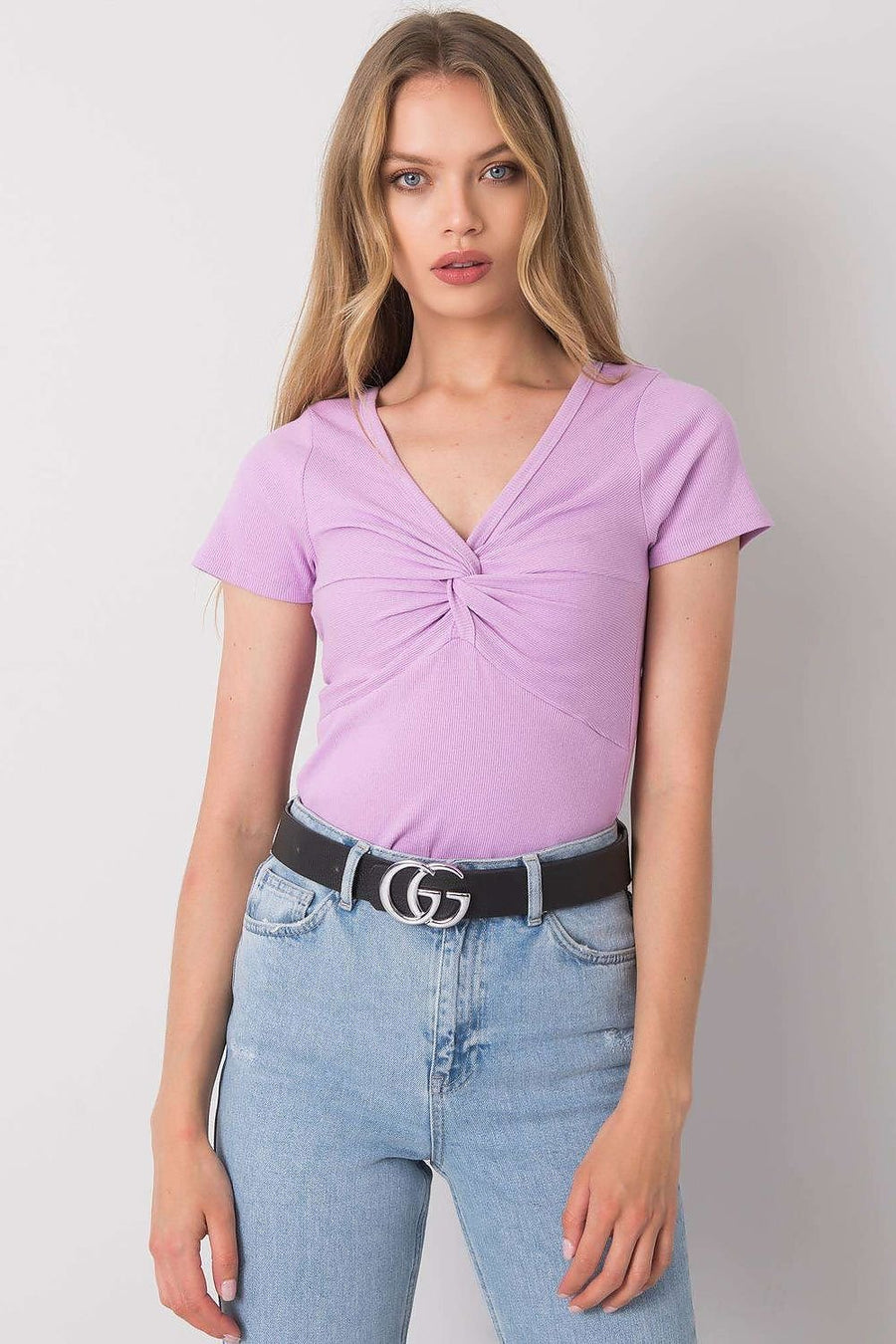 Bluse mit V-Ausschnitt und Knotendetail