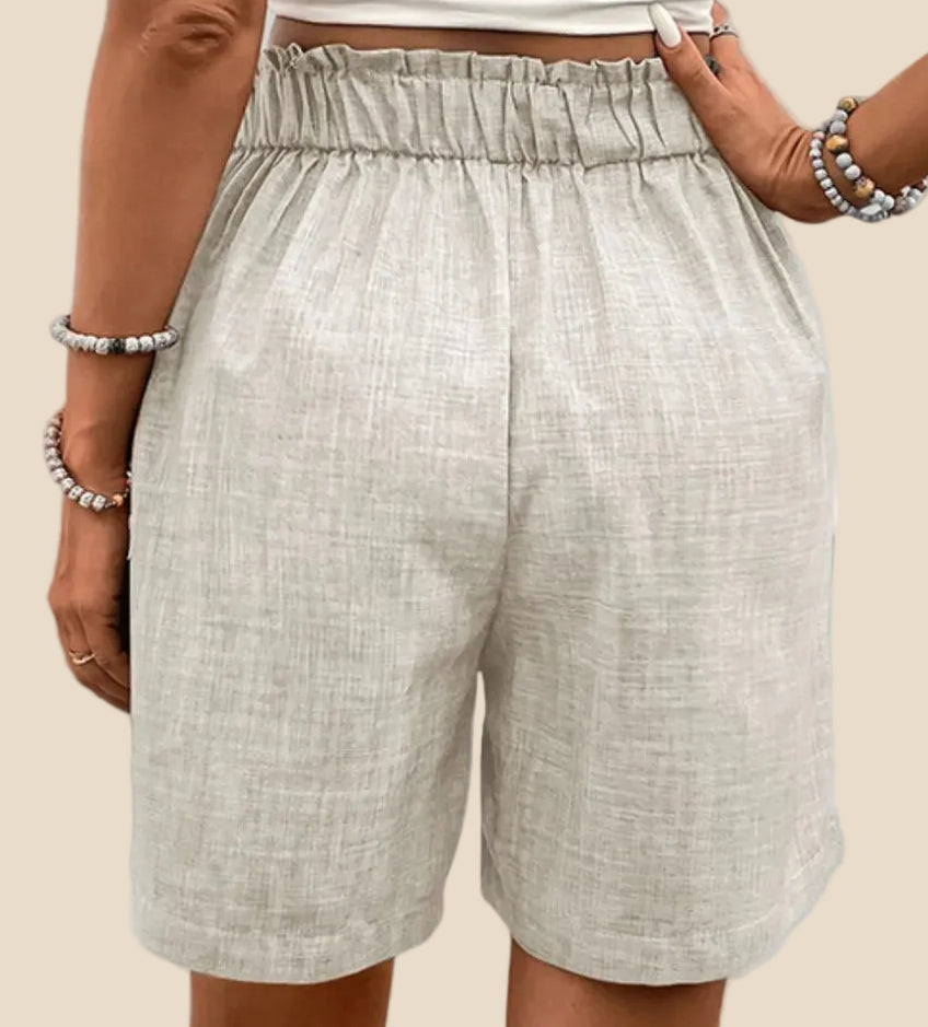 Beige Damen High Waist Shorts mit hohem Bund, Knopfverschluss, Bundfalten, seitlichen Eingrifftaschen und weitem Bein