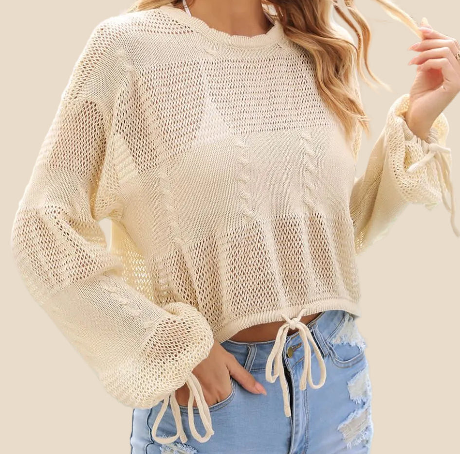 Vorderansicht des transparenten Damen Langarm-Tops mit Rundhalsausschnitt und Kordelzug am Saum