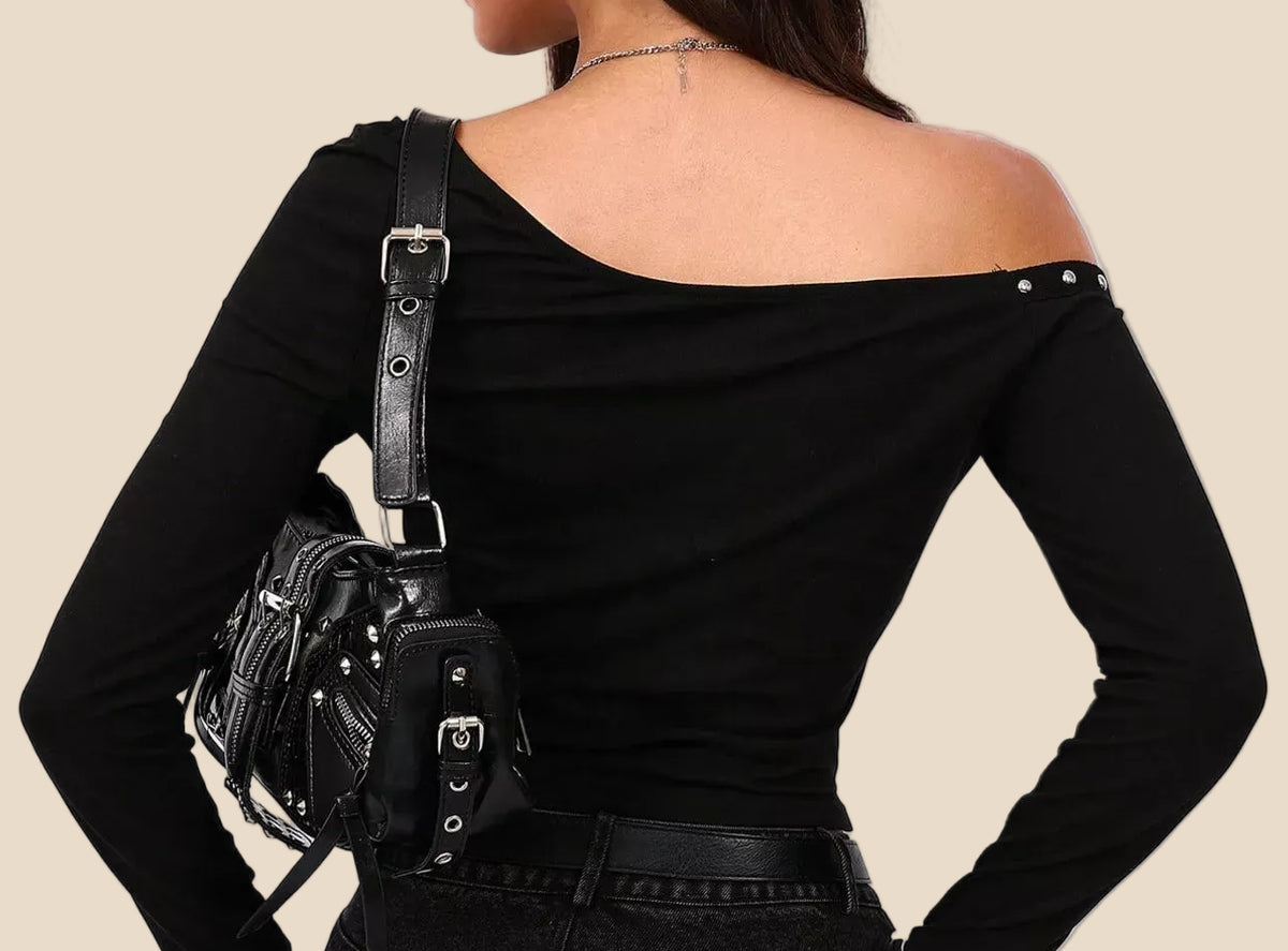 Nahansicht des Damen One-Shoulder Langarmshirts mit sichtbarem Nietenbesatz