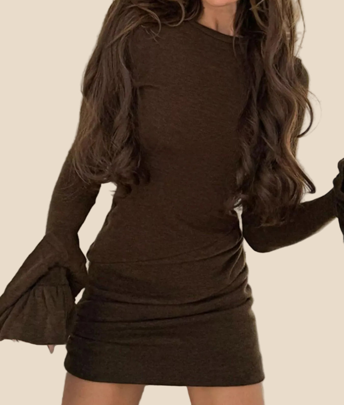 Damen Minikleid mit Raffung und langen Volantärmeln in Vorderansicht