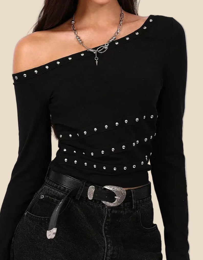 Damen One-Shoulder Langarmshirt mit asymmetrischem Ausschnitt und Nieten in Vorderansicht