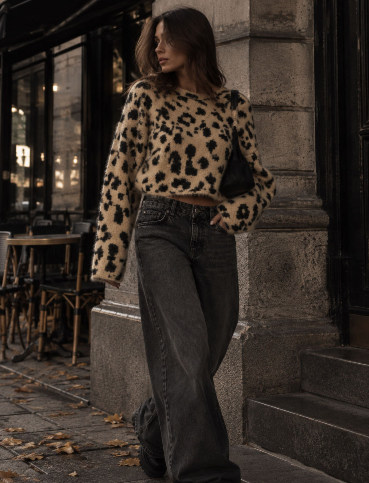 Damen Pullover mit Leopardenmuster und langen Ärmeln in kompletter Trageansicht