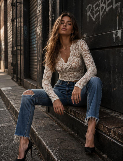 Damen Spitzenbluse mit V-Ausschnitt und langen Ärmeln im modernen Streetstyle