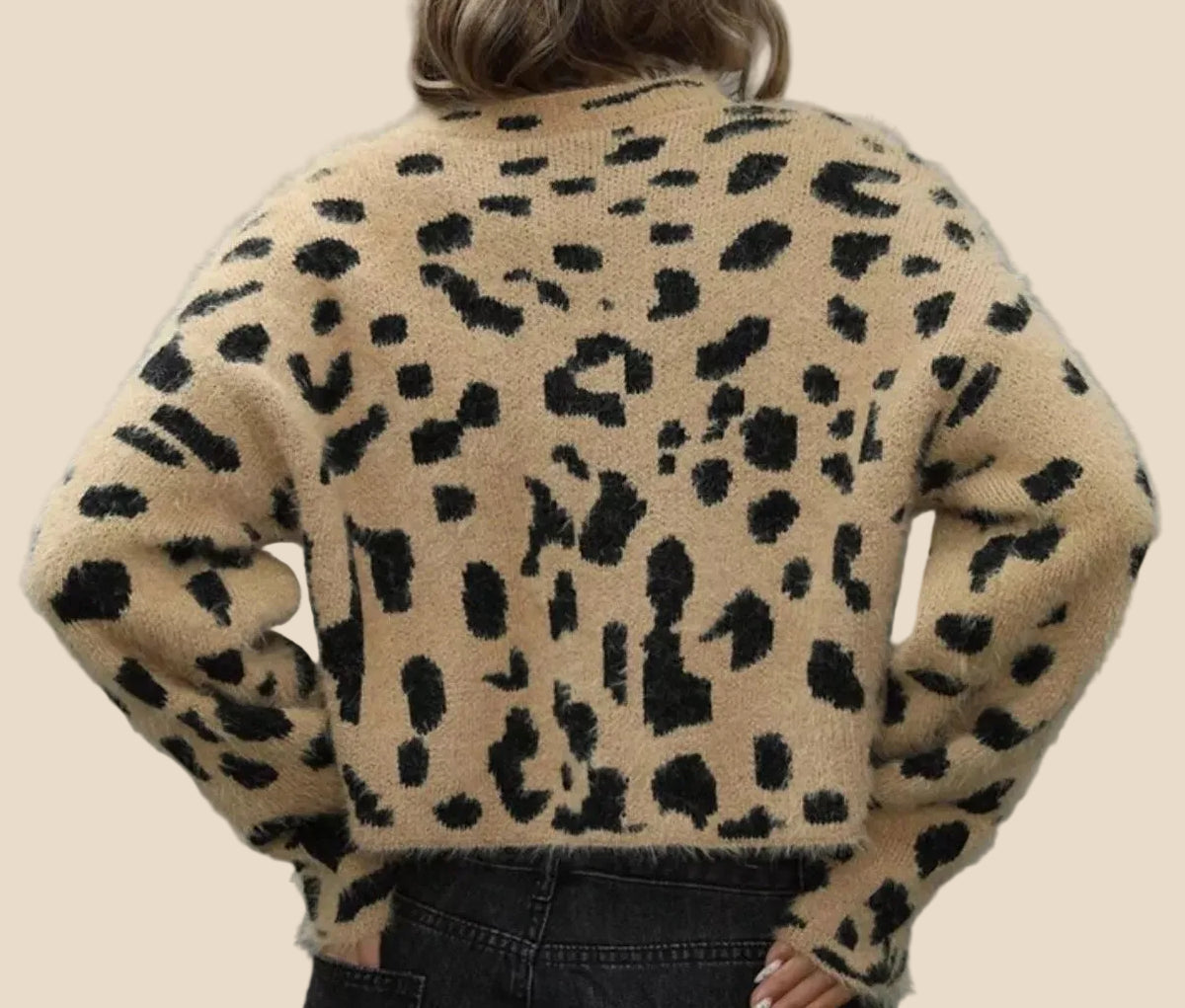Damen Strickpullover mit Leopardenmuster und langen Ärmeln in Rückansicht
