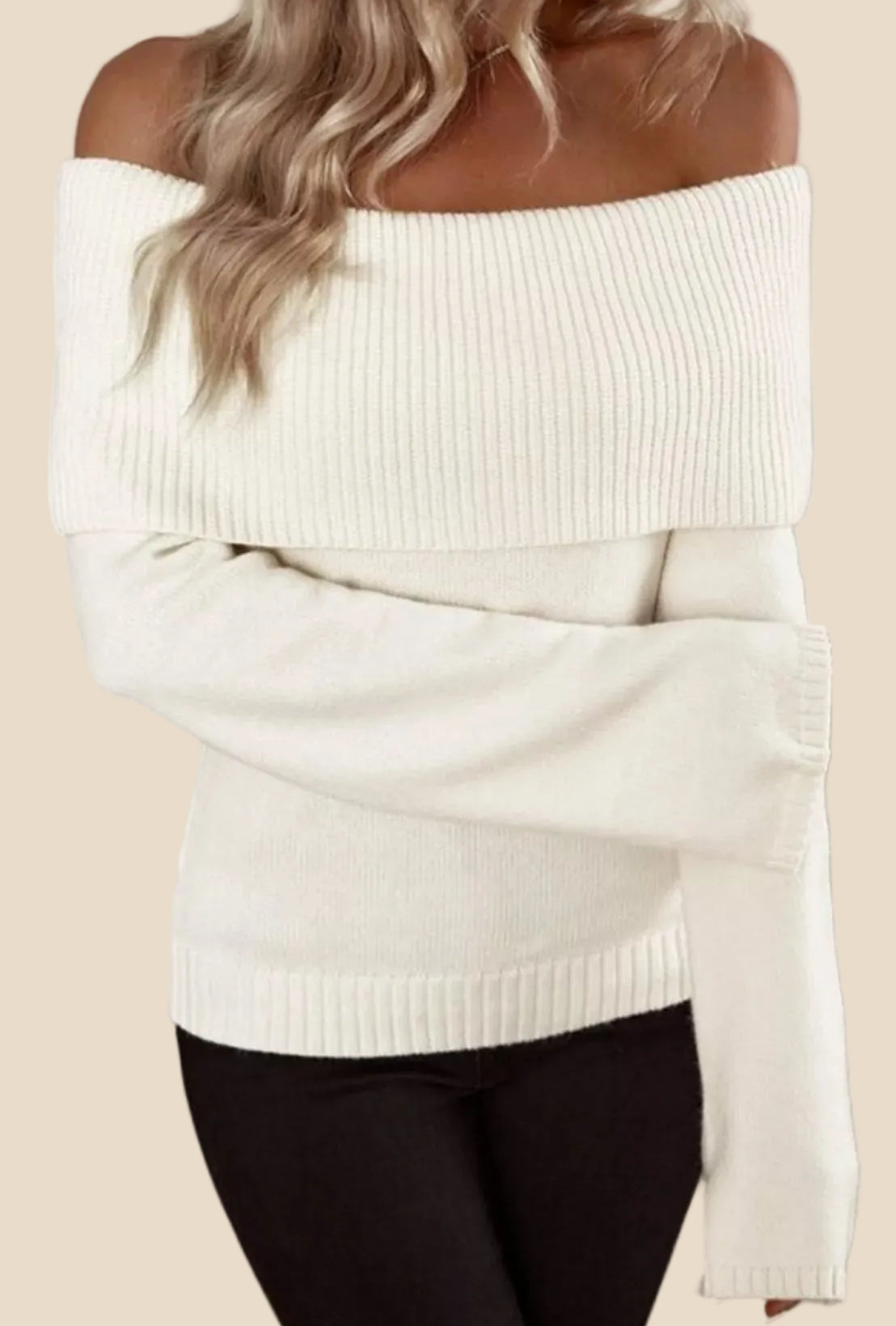 Schulterfreier Damen Strickpullover mit breitem Umschlagkragen in Rückansicht