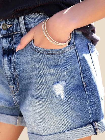 Detailansicht der Damen Denim Shorts mit Waschung, Taschen und Used-Details