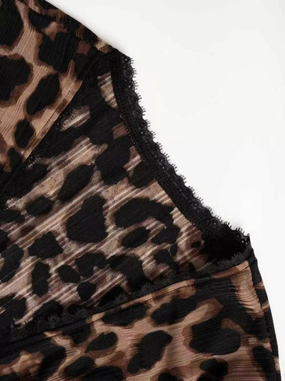 Detailansicht des Leopard Shirts für Damen mit Knopfleiste